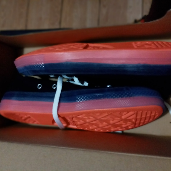 converse low top with mango bottom size 8 - Picture 2 of 2